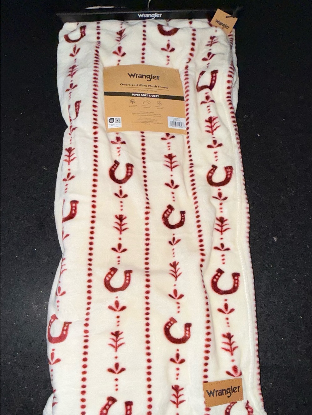 NEW Wrangler OVERSIZED 60x70” ULTRA PLUSH THROW Cream & Red Horseshoe Print